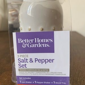 Salt and pepper shaker